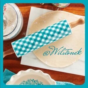 The Pioneer Woman Gingham Charming Check, Ceramic Rolling pin with Wood handles